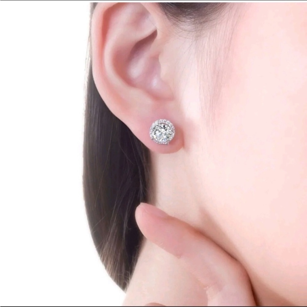 Cubic Zirconia Silver Stud Lux Earrings NEW - Picture 5 of 8